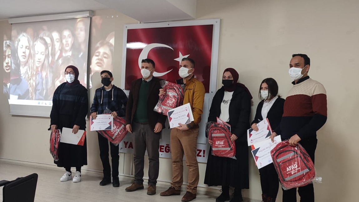 Türk Kızılay Bolu Şubesi tarafından düzenlenen 'Biliyor Musun Bilgi Sınavı Projesi' kapsamında öğrencilerimiz dereceye girdi.
